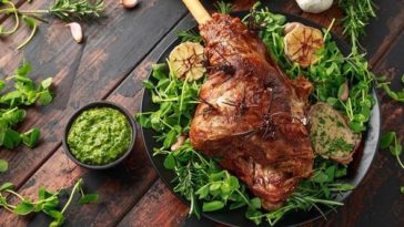 How long do you cook lamb per lb?