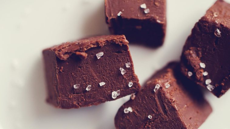 How long does fondant take to harden?