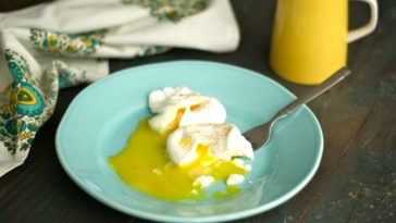 How long does it take to poach egg in microwave?