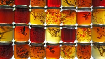 How long does jelly take to set for a trifle?