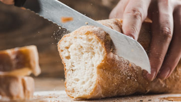 How long does pumpernickel bread last?