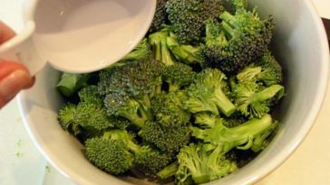 How long should I steam broccoli in the microwave?