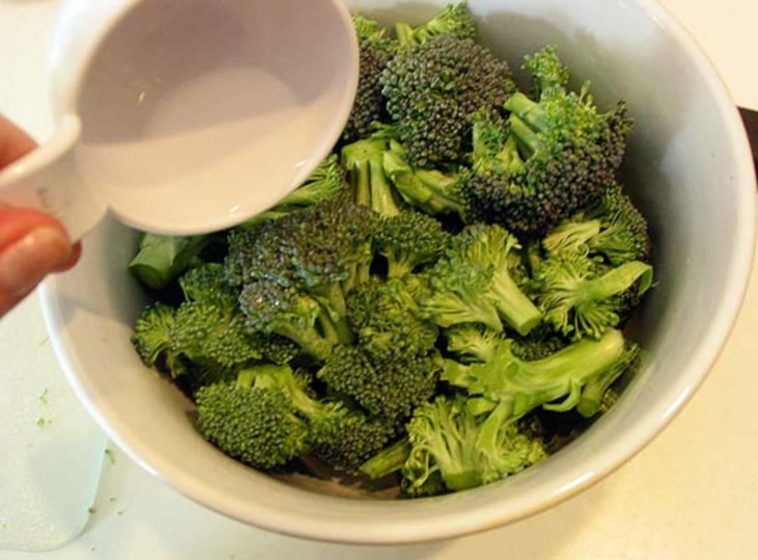 How long should I steam broccoli in the microwave?