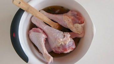 How long should a turkey cool before refrigerating?