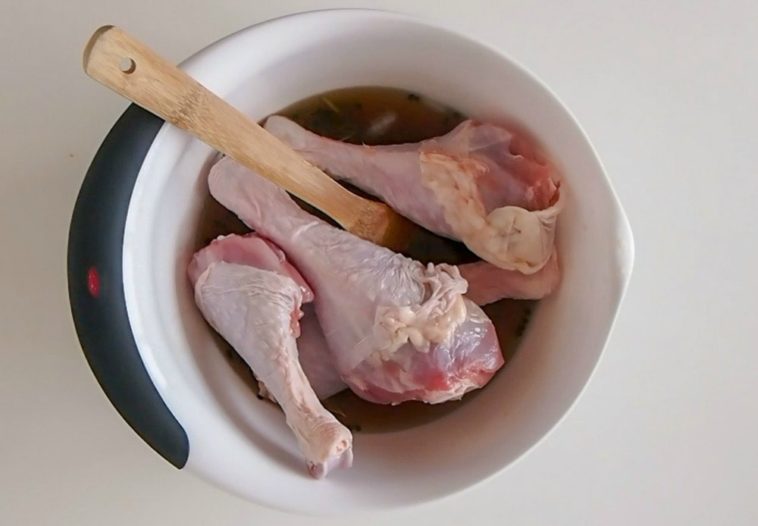 How long should a turkey cool before refrigerating?