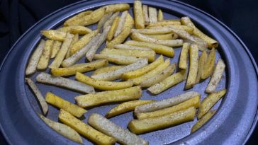 How long should you soak potatoes before frying?