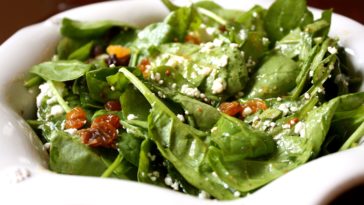 How many calories are in La Madeleine spinach salad?