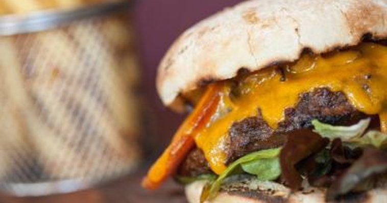 How many calories are in a 1/4 pound of 90 lean ground beef?