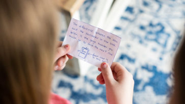 How many clues should a scavenger hunt have?