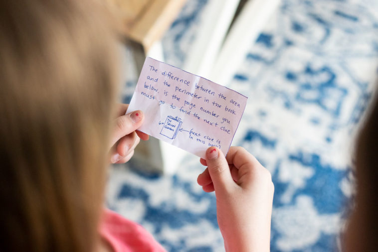 How many clues should a scavenger hunt have?