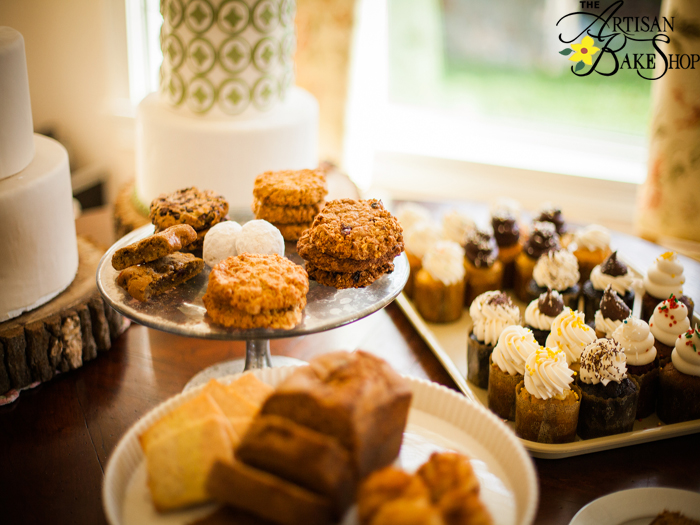 How many cupcakes do I need for 30 people?