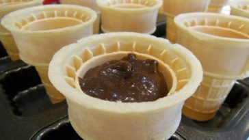 How many cups of batter are in 12 cupcakes?