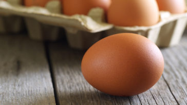 How many eggs per day is healthy?