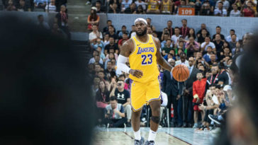 How many miles does Rich roll run a week?