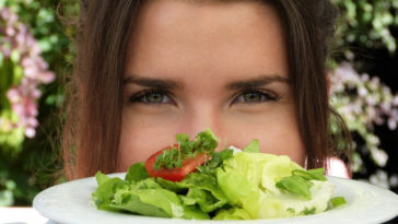 How many persimmons should I eat a day?