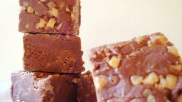 How many pieces of fudge are in a pound?