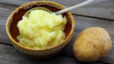 How many pounds of potatoes for 20 people mashed?