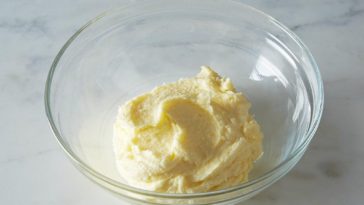 How much butter is in 1kg of cream?