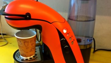 How much coffee do you put in a coffee maker?