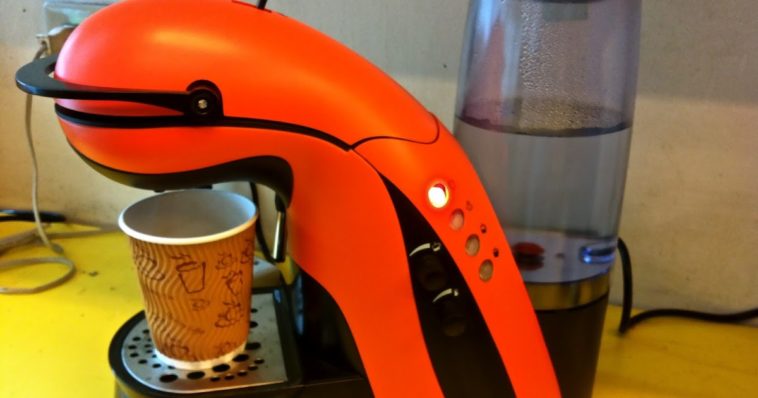 How much coffee do you put in a coffee maker?