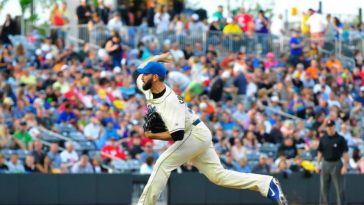 How much do independent ball players make?