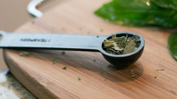 How much ground oregano equals fresh oregano?