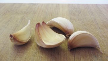 How much is 4 cloves of garlic?