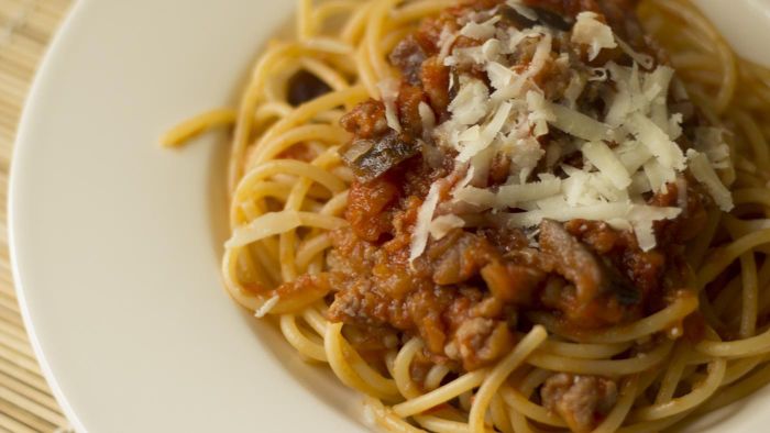 How much pasta salad do you need per person?