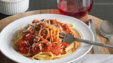 How much sauce should you use for a pound of pasta?