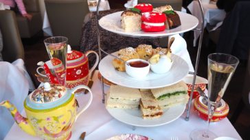 How much tea do I need for a party?