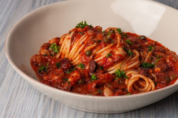 How much wine should I add to my spaghetti sauce?