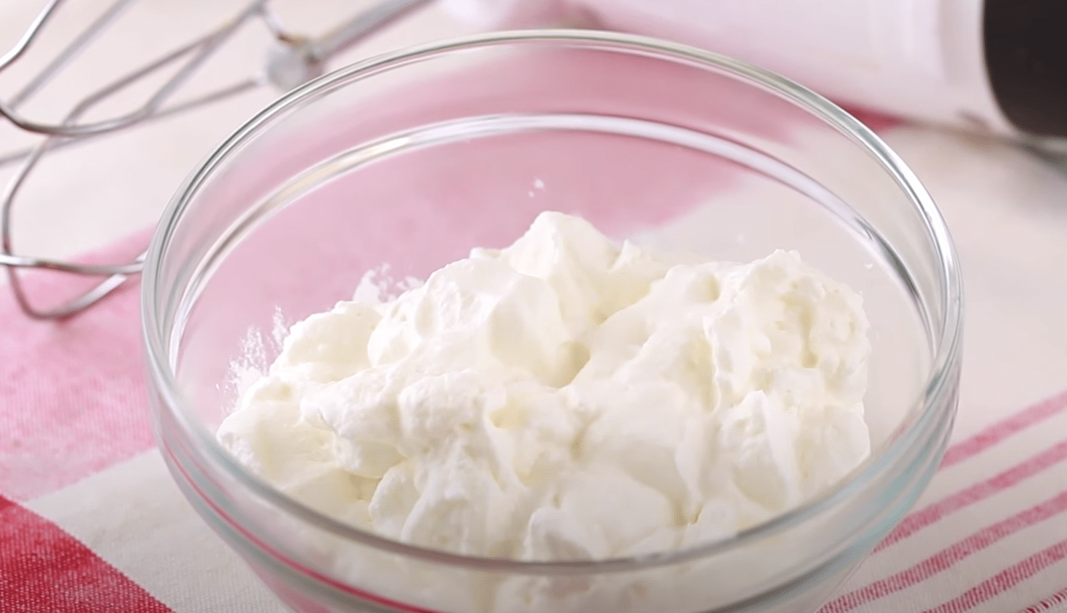 Can you make whipped cream from media crema? - Foodly