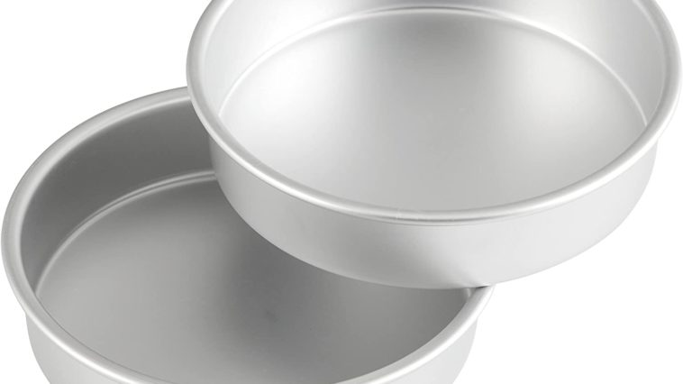 Is 8 or 9 inch cake pan better?