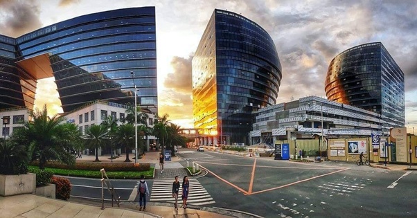 Is Pakistan richer than Philippines?