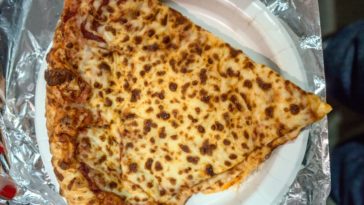 Is Sams or Costco pizza better?