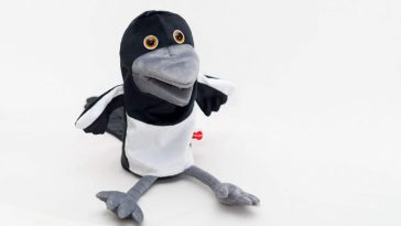 Is Steve and Maggie Wow English TV?