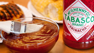 Is Tabasco sauce the same as Sriracha?