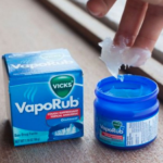 Is Vicks VapoRub good for sinuses?