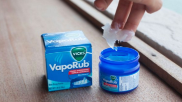 Is Vicks VapoRub good for sinuses?
