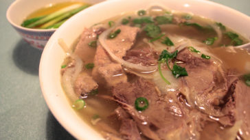 Is brisket or flank better in pho?