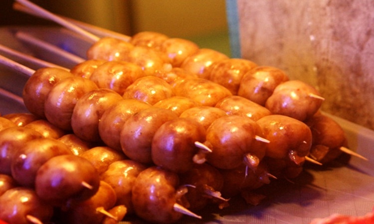 Is chorizo made from intestines?