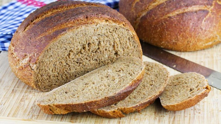Is dark or light rye bread better?