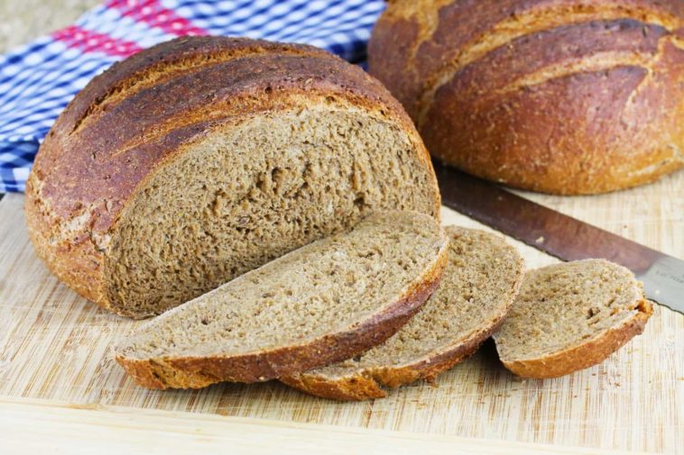 Is dark or light rye bread better?