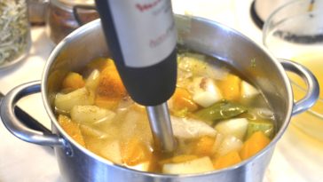 Is it OK to blend hot soup?