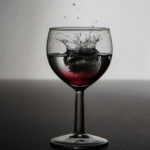 Is it OK to drink red wine with ice?