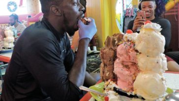 Is it OK to eat a split banana?