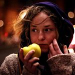 Is it OK to eat apple at night?