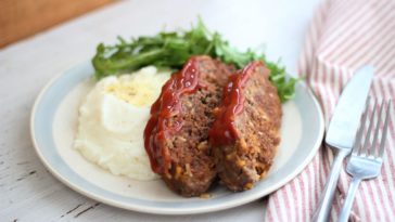 Is it OK to eat pink meatloaf?