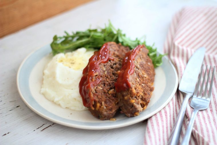 Is it OK to eat pink meatloaf?
