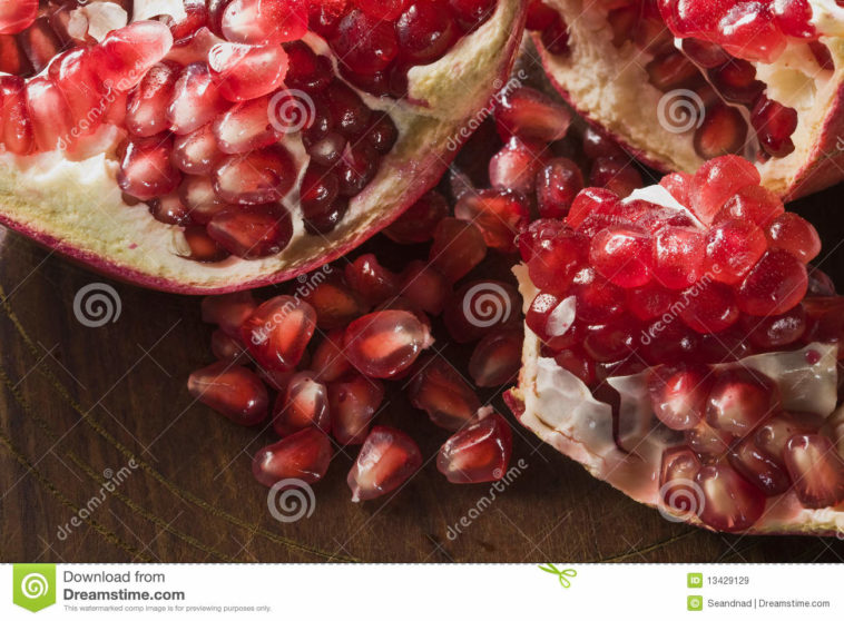 Is it OK to eat pomegranate at night?